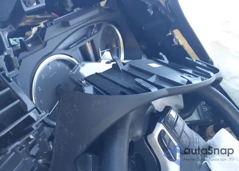 2018 Toyota Highlander Le Plus из США, поврежденный, VIN 5TDBZRFH6JS821067